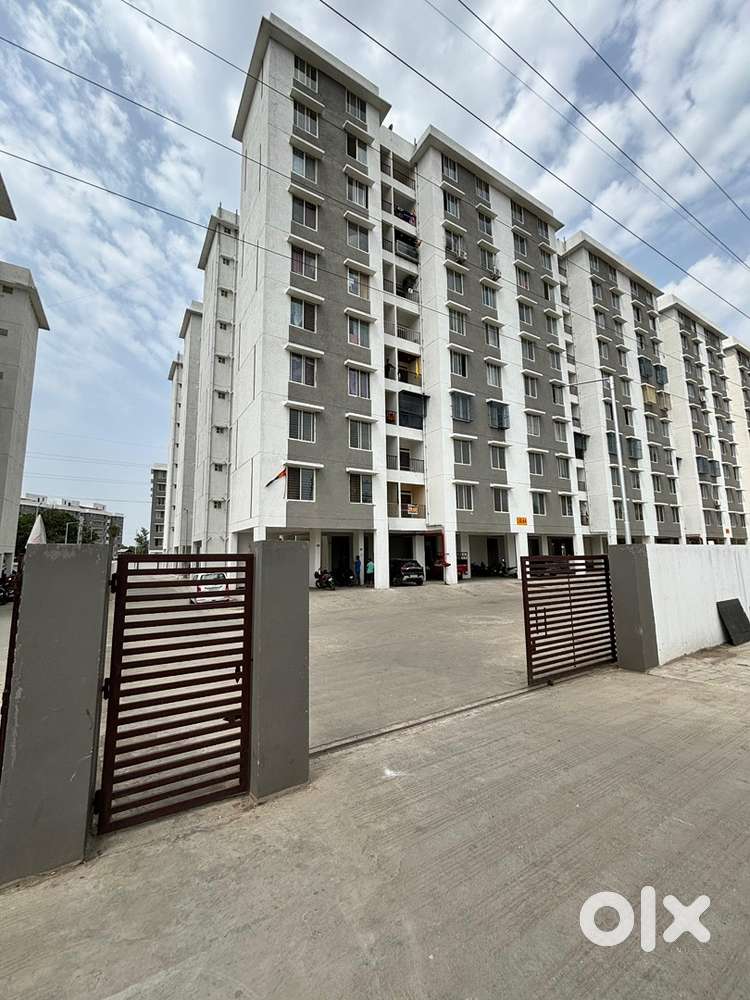 2 BHK - 2 Bathroom - 850 sqft 2BHK in Gated Society on Main Road