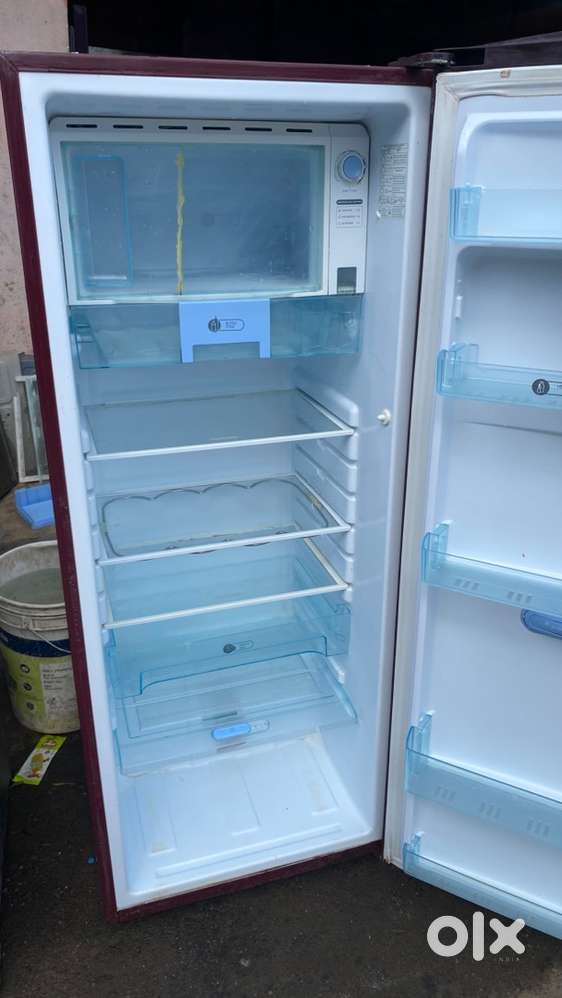 Second hand fridge and washing machine and AC also available