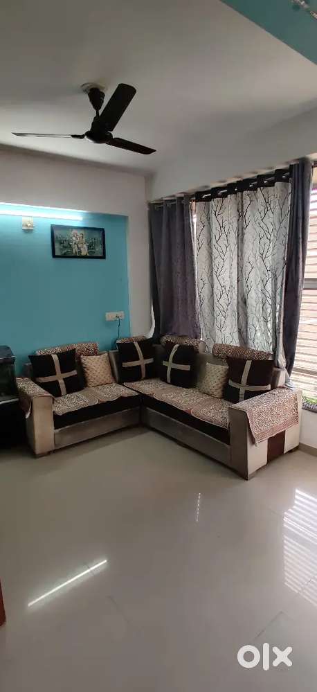 5 seater L shape Sofa with 6 cushions