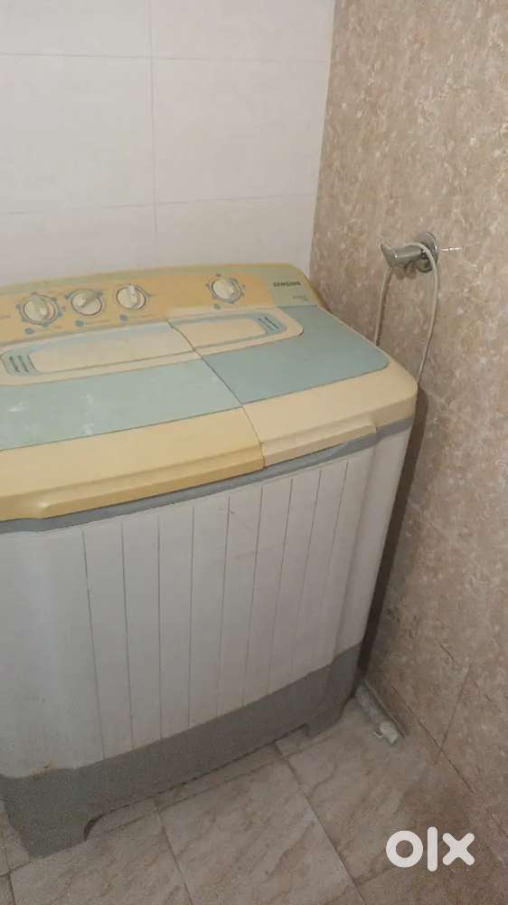 2room sec19 Boy.girl Family Fully furnish rs25000