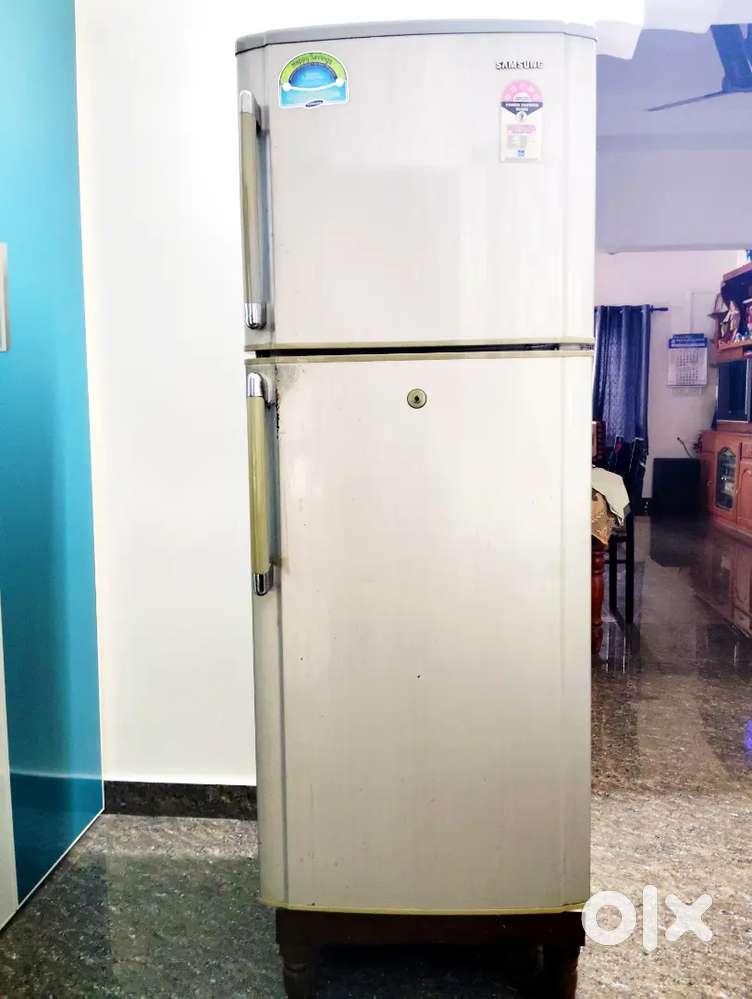 Samsung 5 star Refrigerator and fridge stand  - Excellent condition