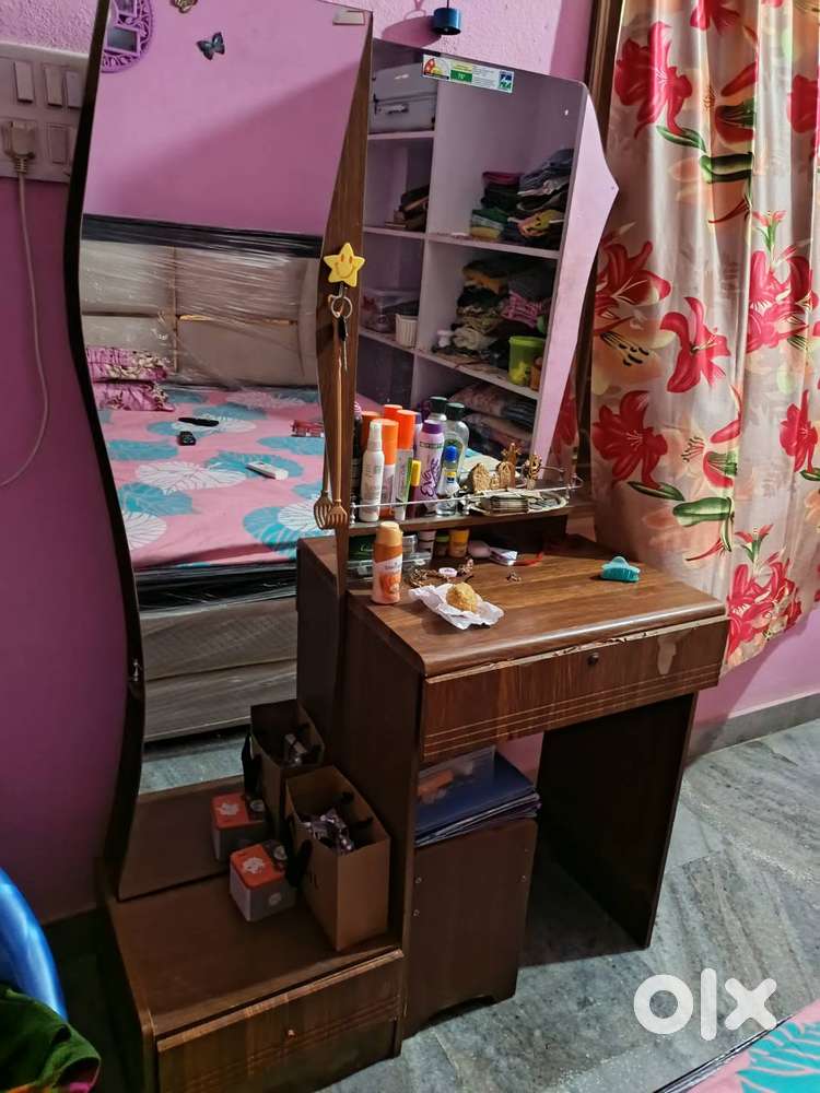Dressing table