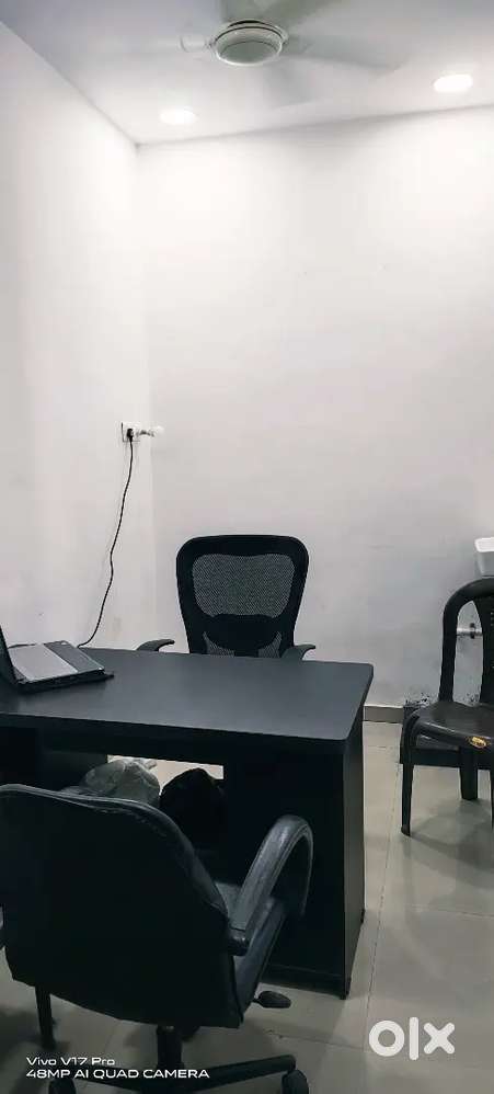 Corner office with window facilities