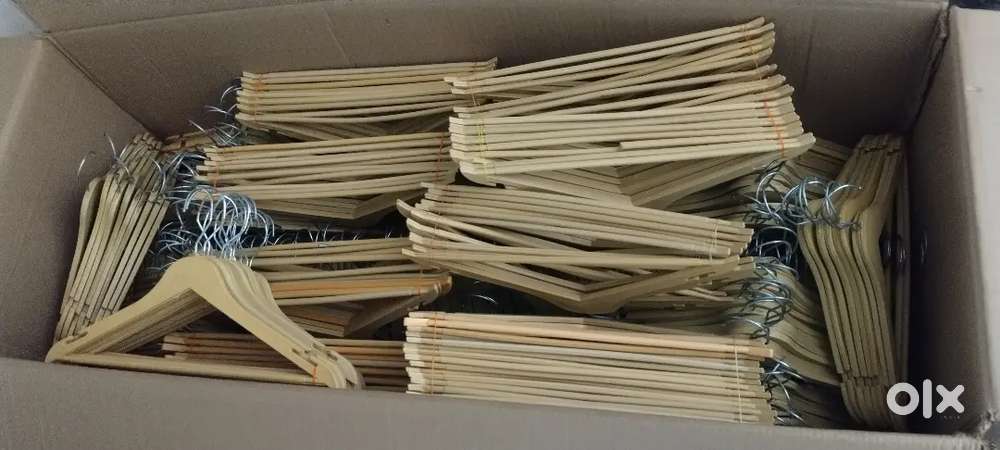 1000 Pcs. WOODEN PLASTIC HANGERS HANGERS