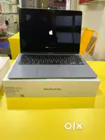 MacBook air 2020 M1 chip 8gb ram 256gb ssd