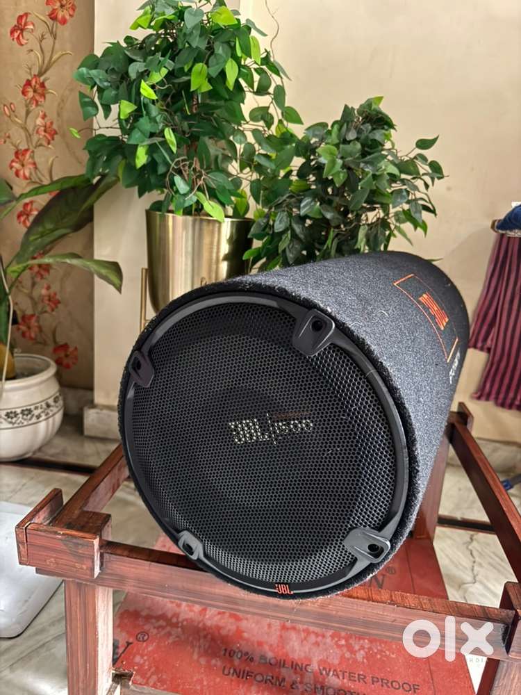 1500 W JBL BASETUBE (unused)