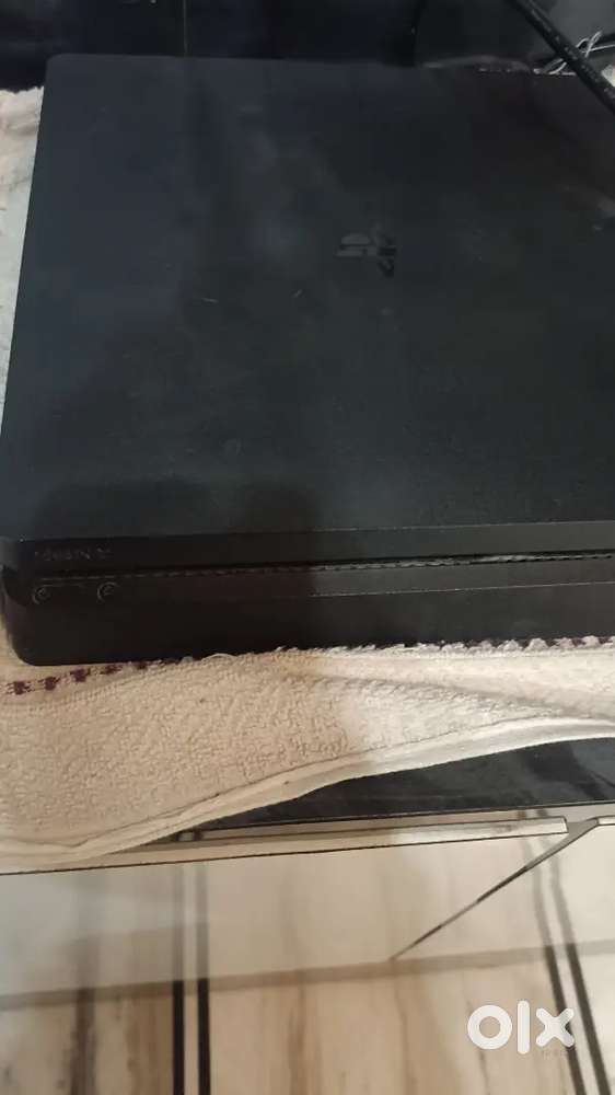 PS4 Console with controller + gta 5 cd