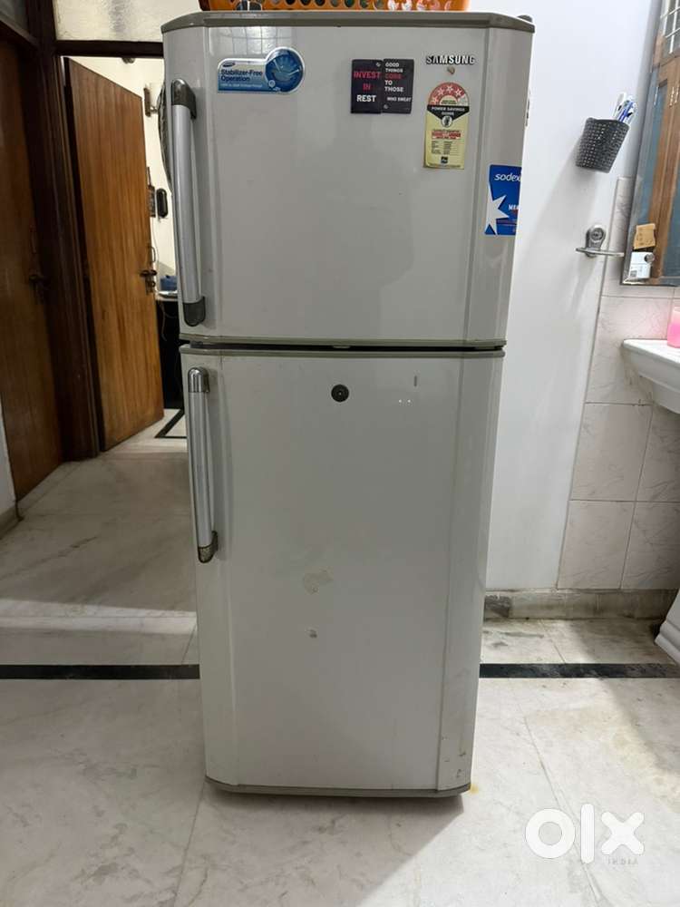 Selling: Samsung Double Door Frost-Free Refrigerator (253 Litres)