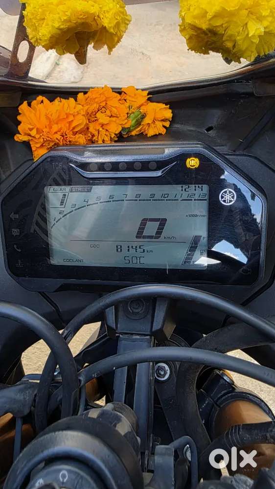 R15 V4 band new condition