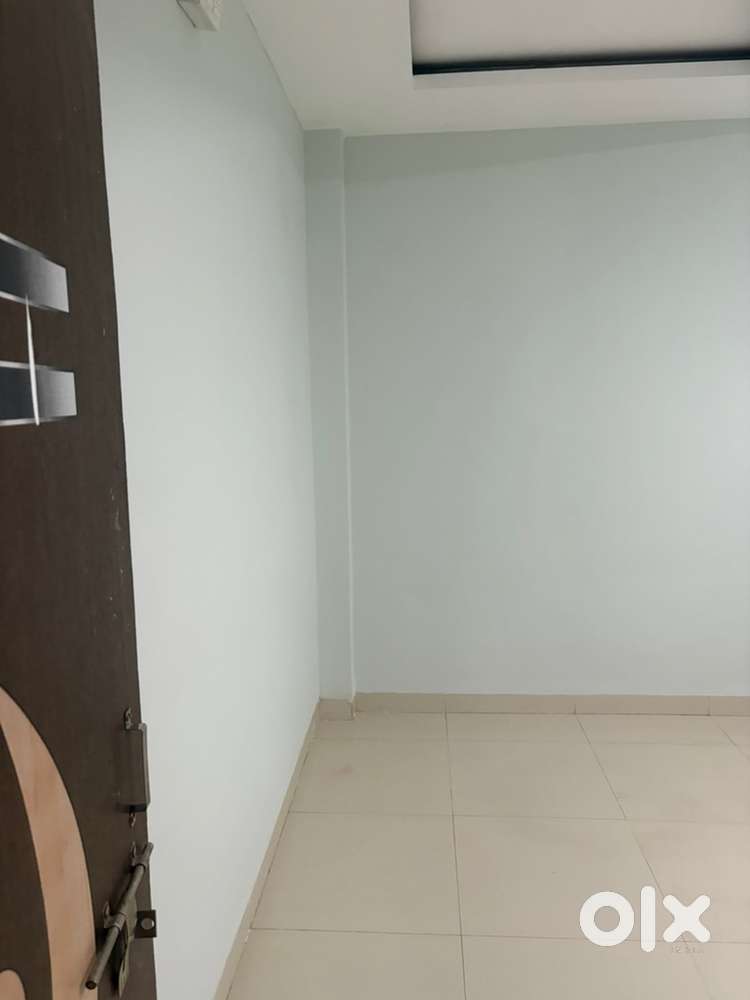 Flat rent per dena he 1 bhk kalindi me