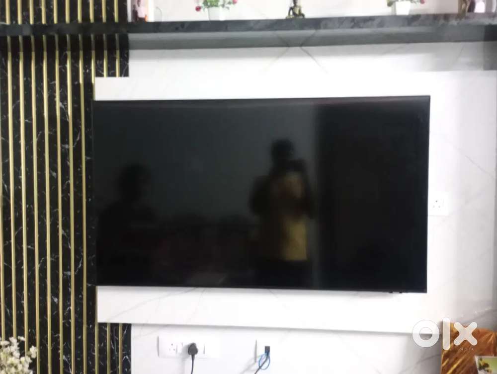 Samsung AU8000 4K UHD TV