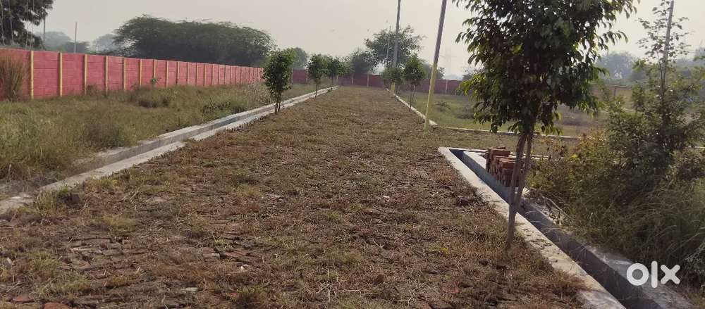 Ramgopal chauraha se 5 minute ki duri par plot uplabdh