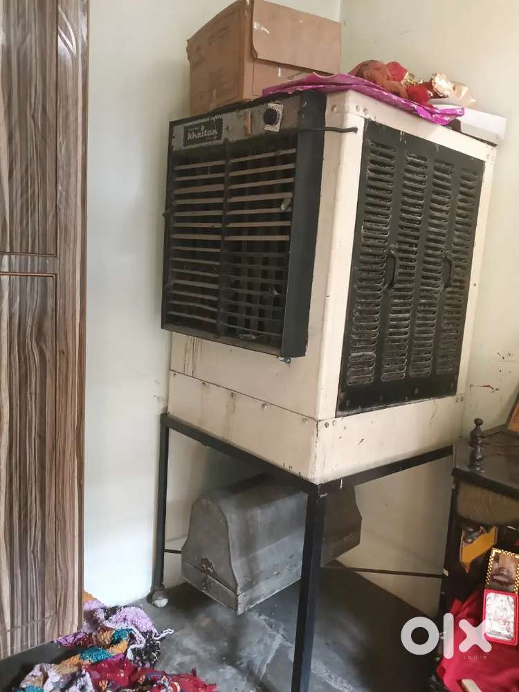 Big size ka coolar ki body hai without fan and pump
