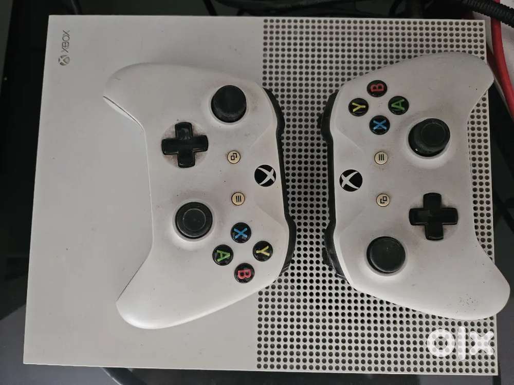 Xbox one s with two joysticks and 3 games inbuit  played very
