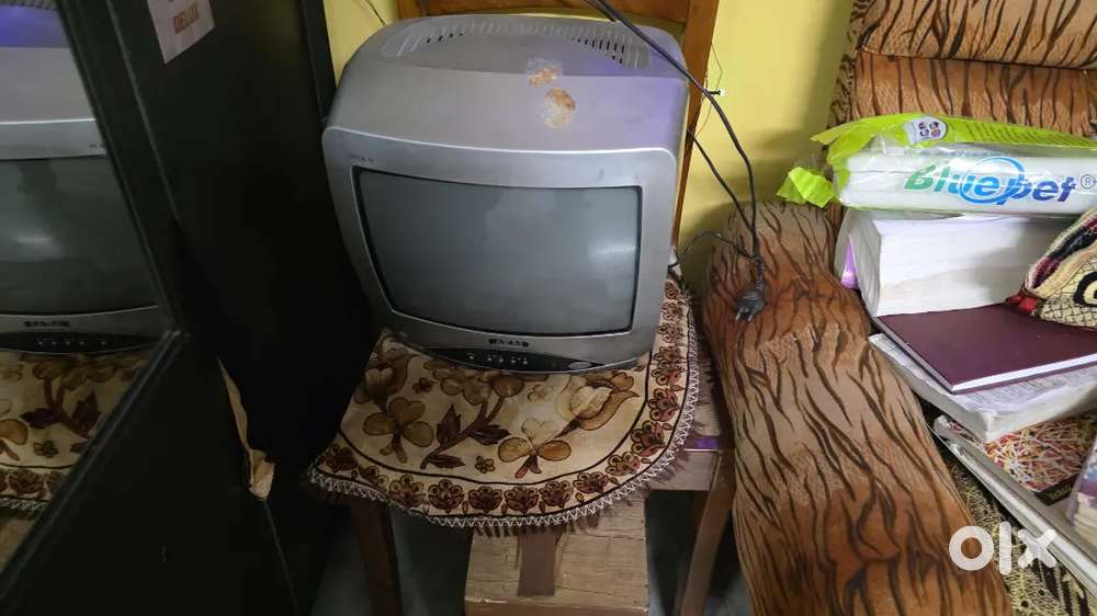 Akai colour tv