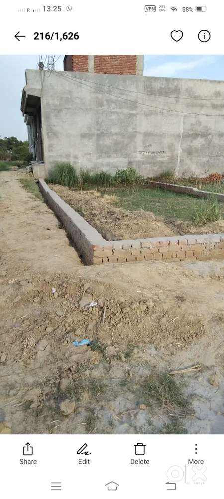 Railway crossing mukhlish pur road underpass ke paschim ki taraf hai