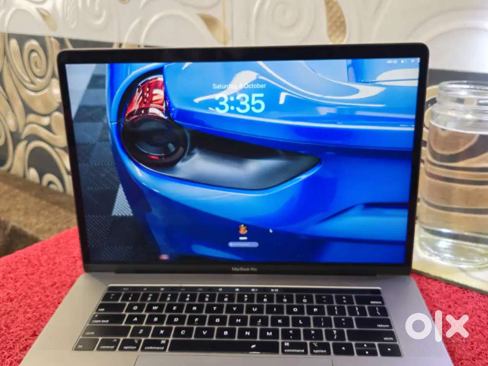 Apple Macbook Pro i9 16gb 512gb 5.5gb GRAPHICS 15inch Retina Touchbar