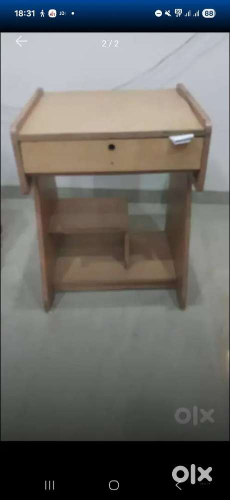 Computer table