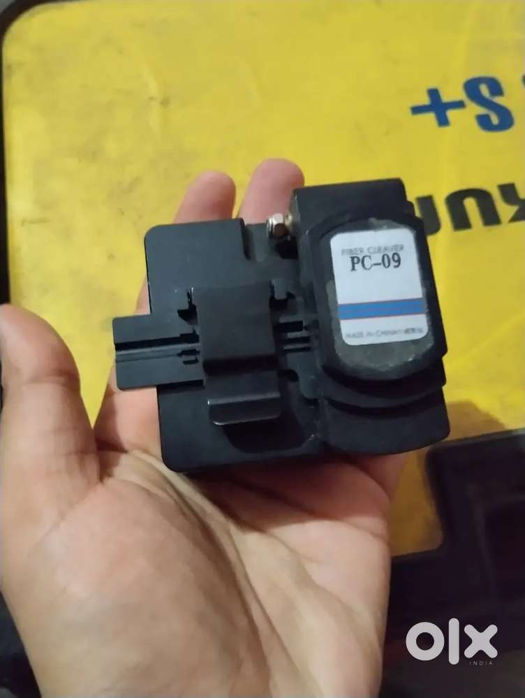 Fujikura 28S+ fiber optic splicing machine