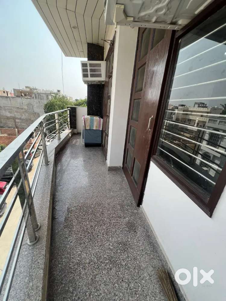3bhk independent floor sale in sector 7 . New colony. Plot 12a