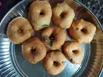 பஜ்ஜி வடை எடுத்து கொடுக்க ஆள் தேவை