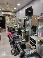 Saloon mai cutting karne ka job hai agar kisiko job ki need hai to me