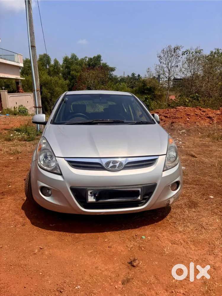 Good condition car i20