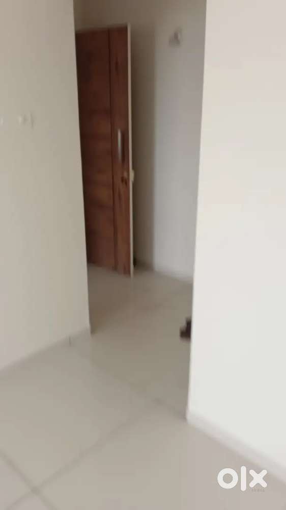 सानेगुरुजी मेनरोड नवीन वाशी नाका चौकाजवळ new 2bhk flat on rent.