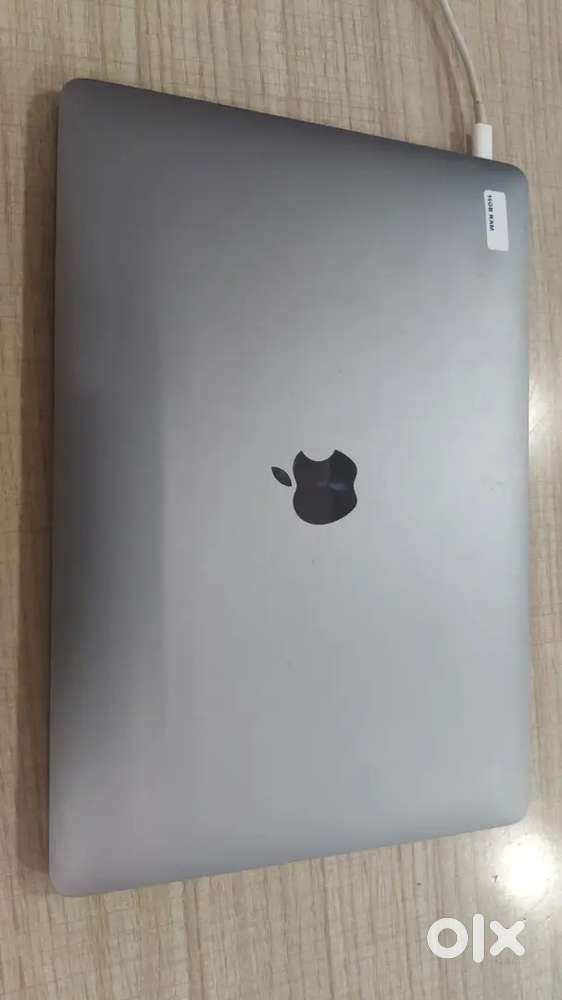 AppleMacBookA1708
IntelCorei7,7thgeneration, 16gb RAM, 512gbSSD,13.3”