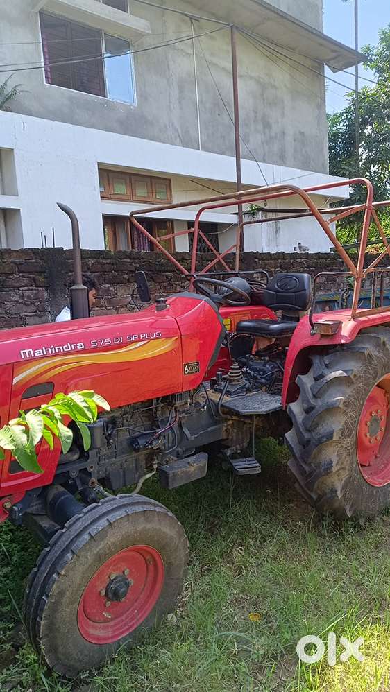 1 year 8 months old all in perfect condition,Tractor + Trolly