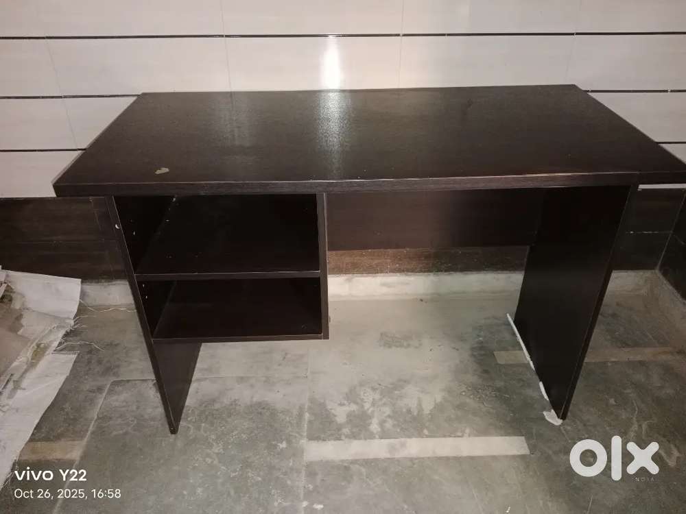 Computer table