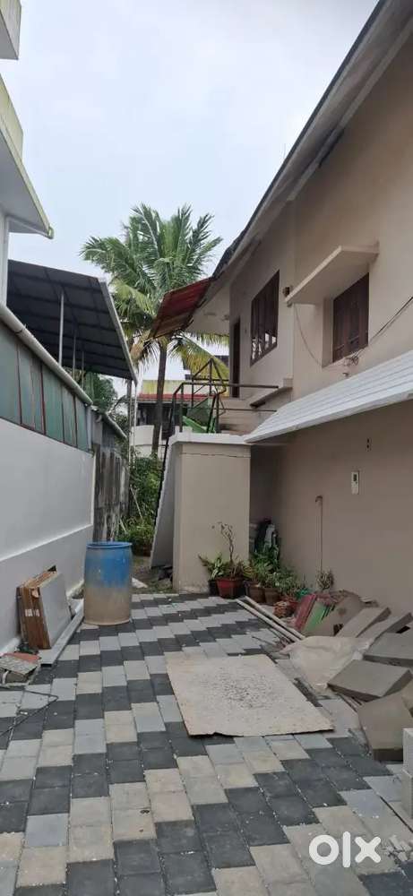2bhk house upstairs for rent near kalamassery jn
800mtr metro station