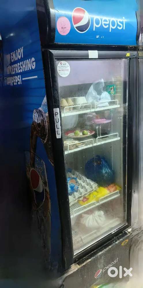 Cold drink refrigerator
