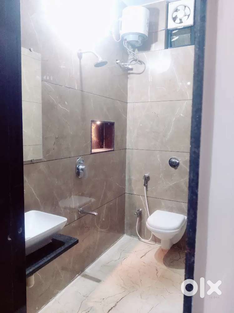 Girls PG available at prime location