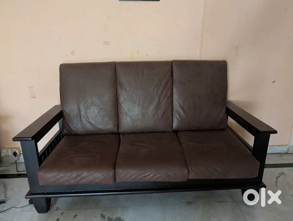 URGENT SELL SOFA 3+2 shesam sofa 9 months old