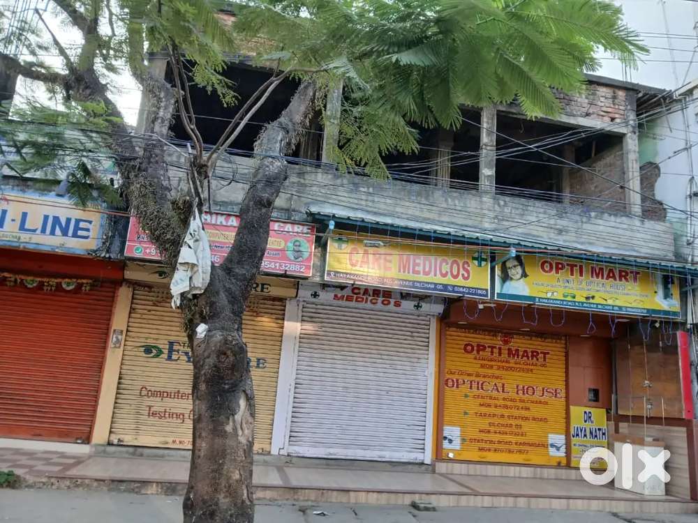 Sale of 1st floor at main road side