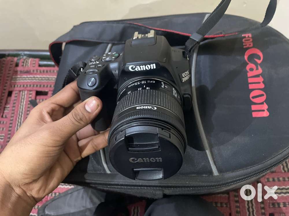 Canon 200 D