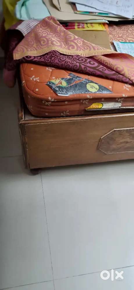 Single bed (diwan)with box with mattress