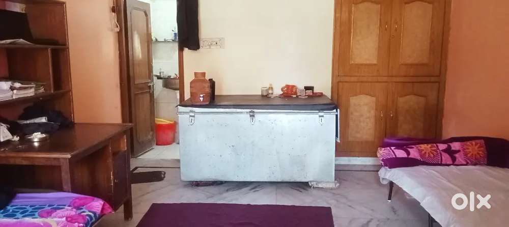 Looking for a roomate