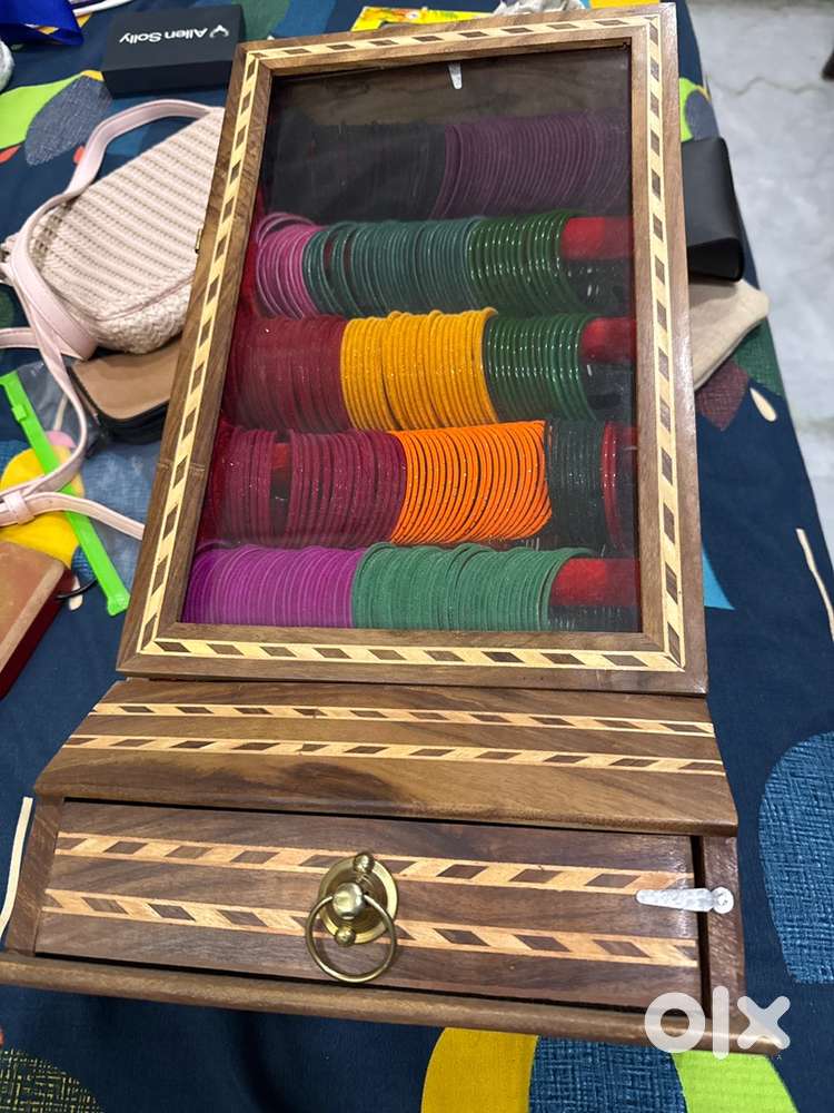 Bangle box