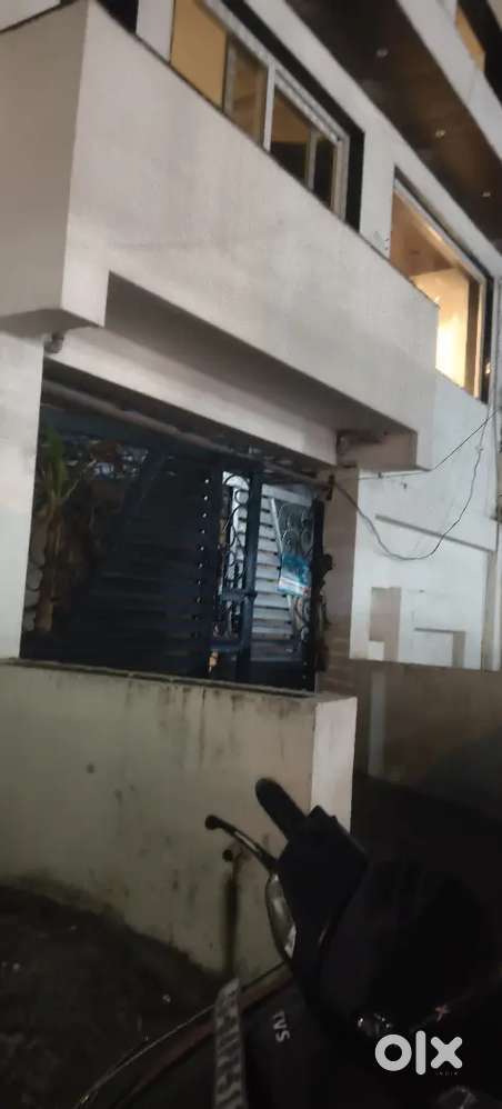 Main ek room partner khoj raha hoon .