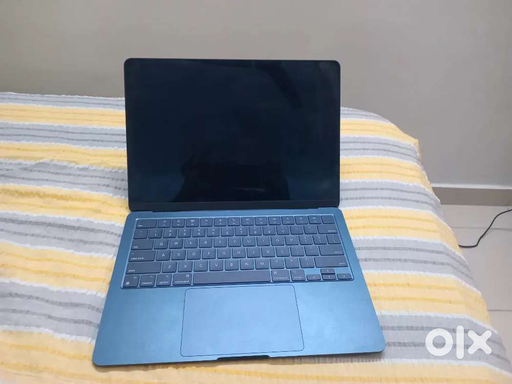 Macbook air M2 broken