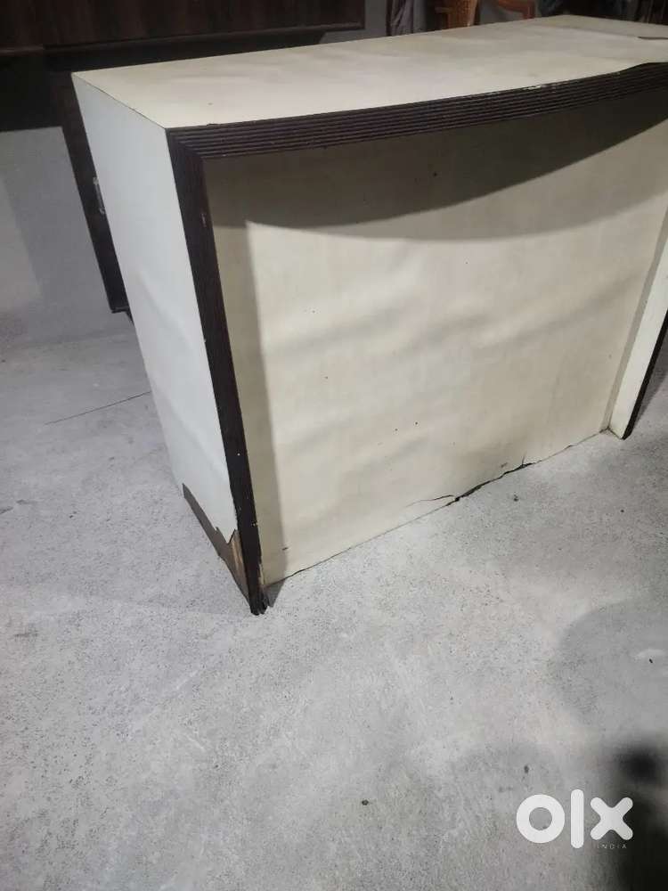 Computer table