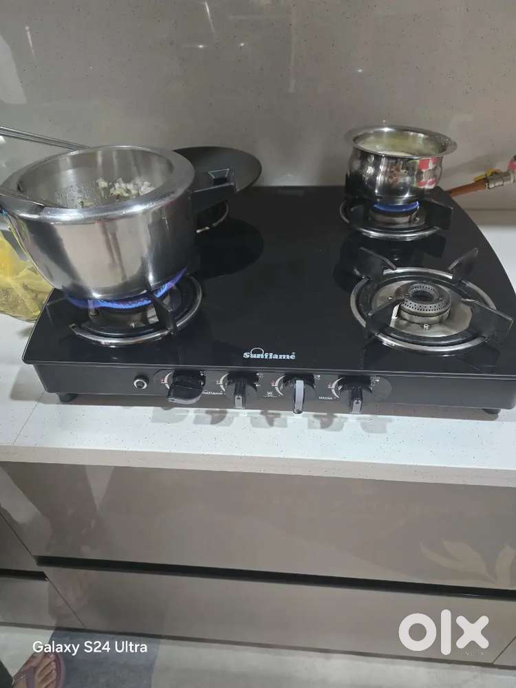 There is  gas stove best quality with  automatic lighter brand sunflam