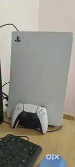 PS5 DISC VARIENT MINT CONDITION 1 YEAR OLD