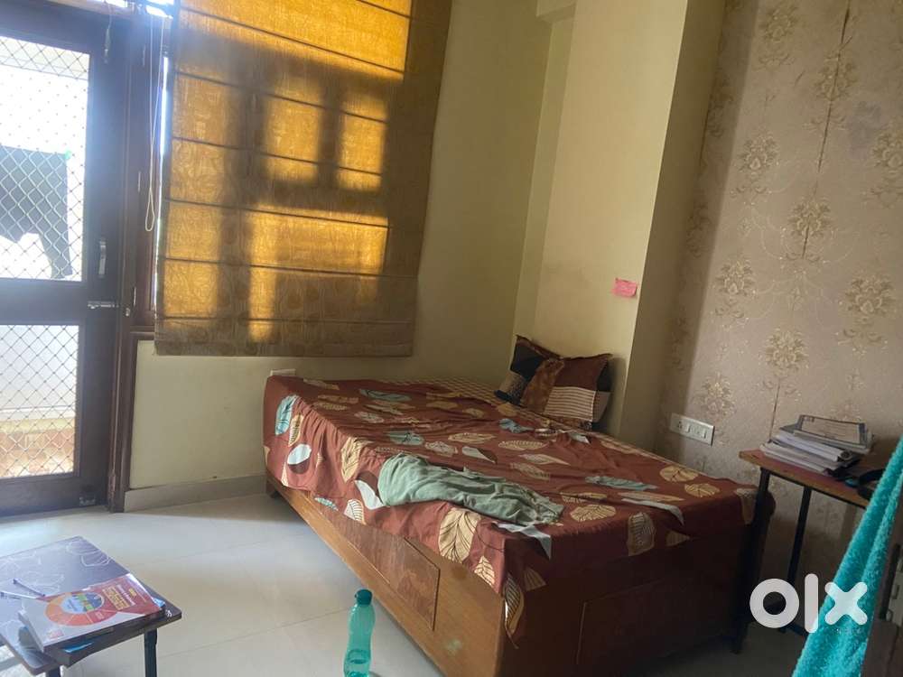 Ac,gyser,double bed,singlebed,RO ,frees all in good condn