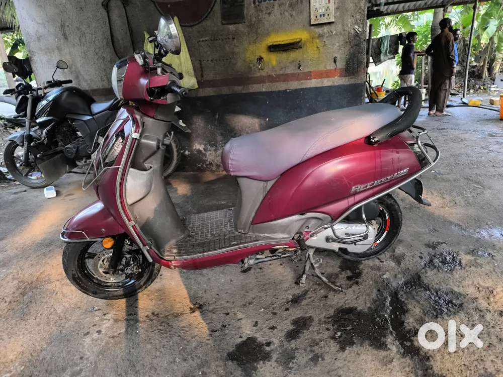 Acess 125 made red