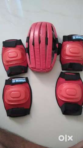 SAFETY BIKING/SKATING HELMET GEAR