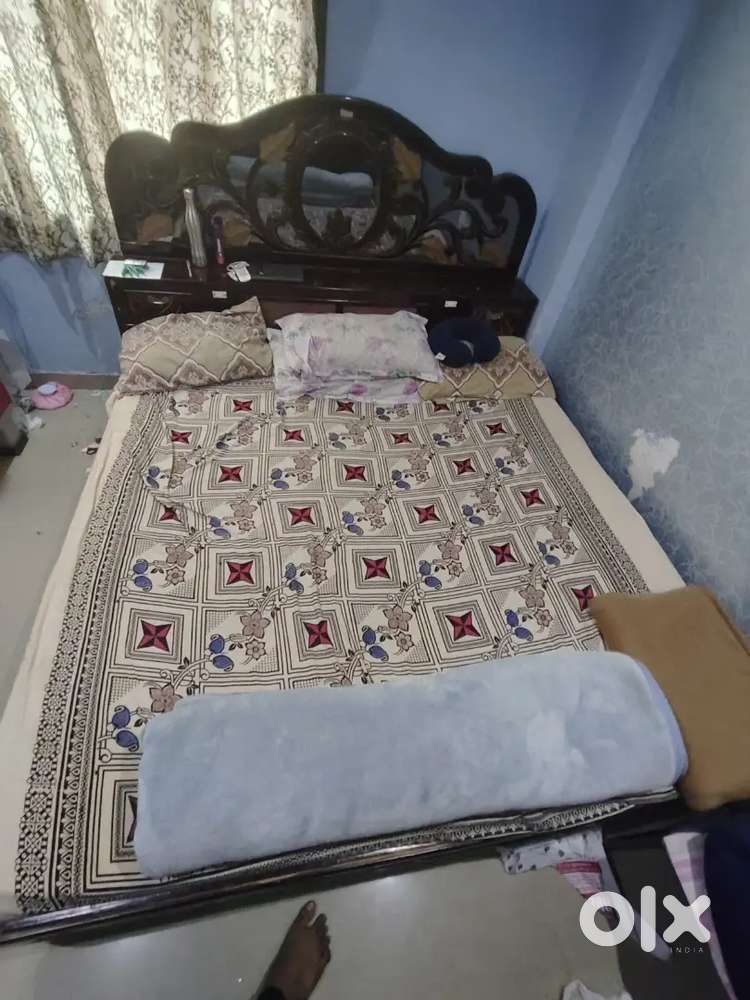 Solid wood king size bed (6ft×6ft)