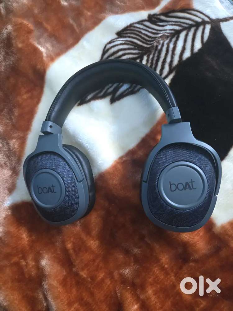 Boat Rocker Headphones ( 10 days old with bill )